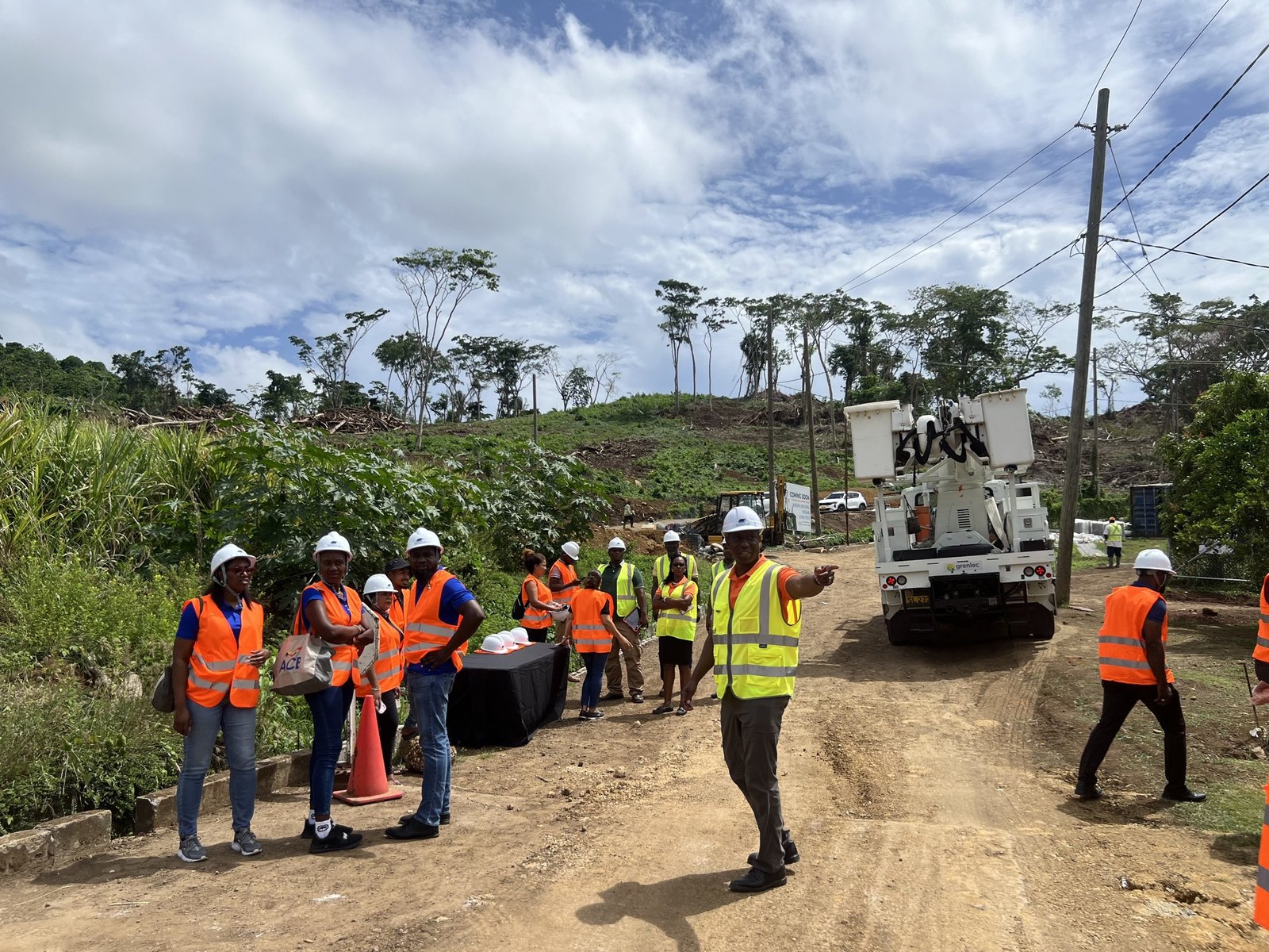 A wider view of the construction-stage stakeholder visit.